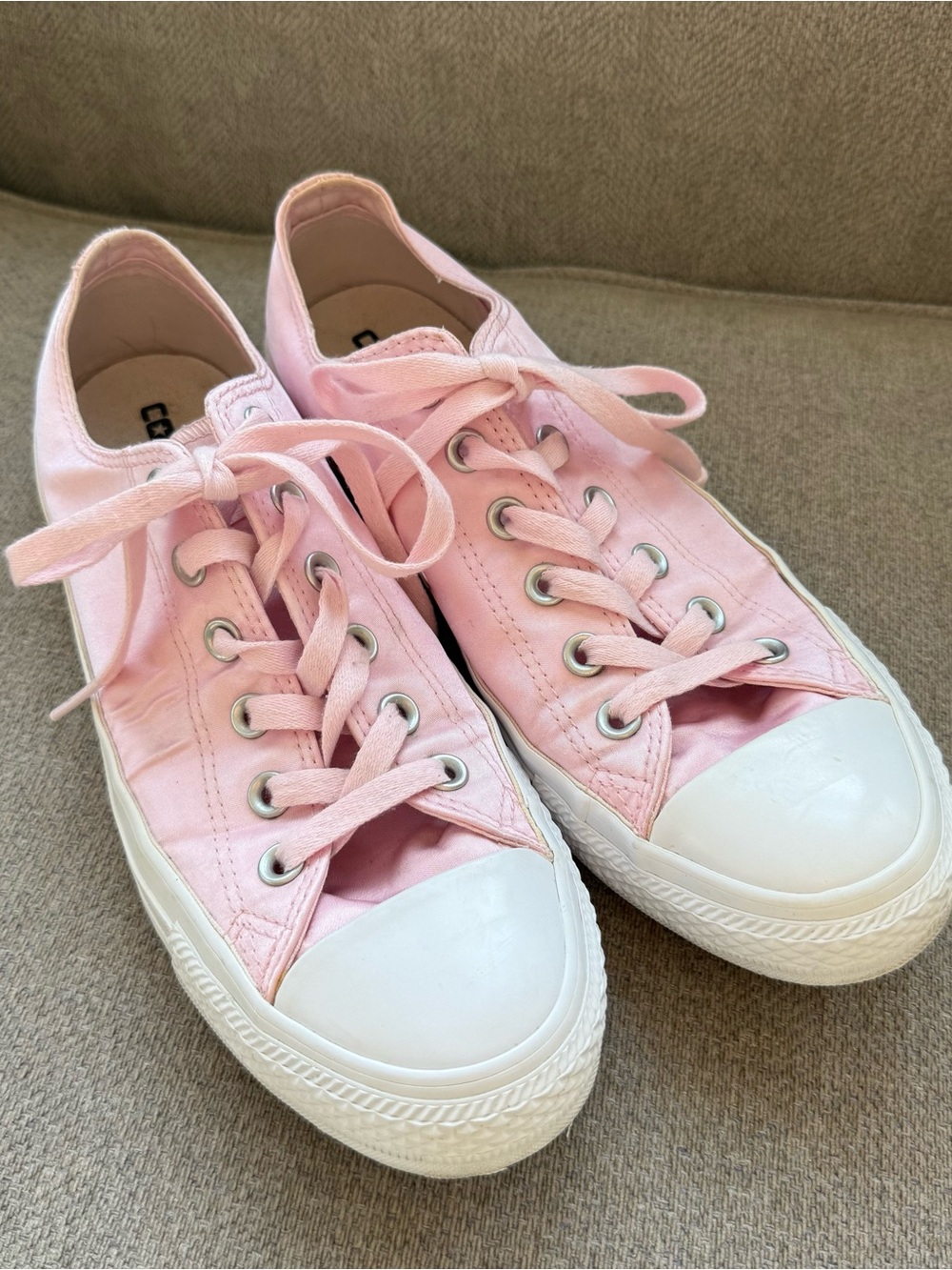 Converse Low-Top Canvas Sneakers in Satin finish Pink Size 10